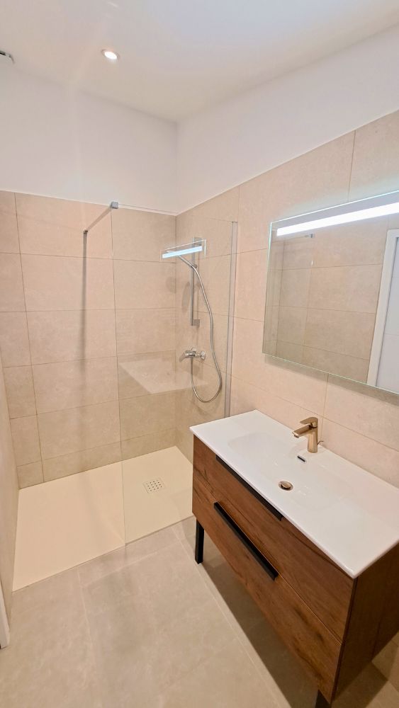 Salle de bain au RDC Le Mazet